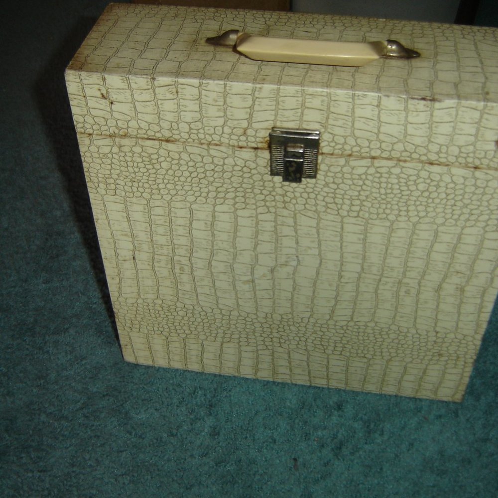 VINTAGE VINYL RECORD ALBUM CASE/ HOLDER